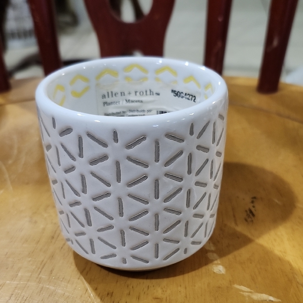 ALLEN + ROTH CERAMIC PLANTER